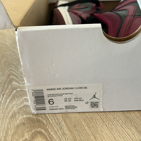 Shoes - Picture 2 of 7